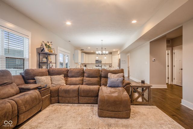 637 E Benjamin Street, Ellettsville, IN 47429