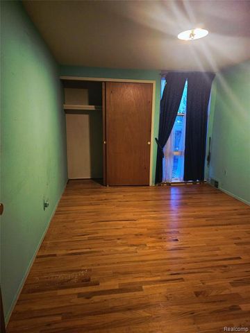 1922 Thornhill Place, Detroit, MI 48207