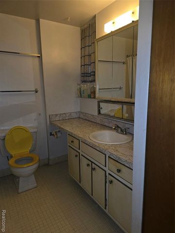 1922 Thornhill Place, Detroit, MI 48207