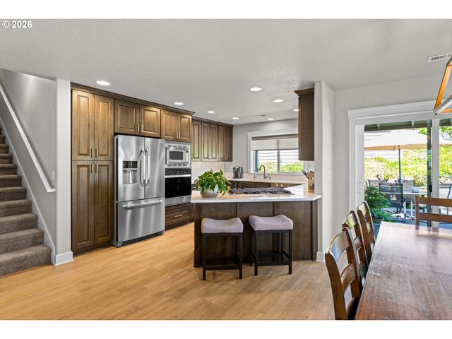 142 Nw CANYON CREEK Dr, Mc Minnville, OR 97128