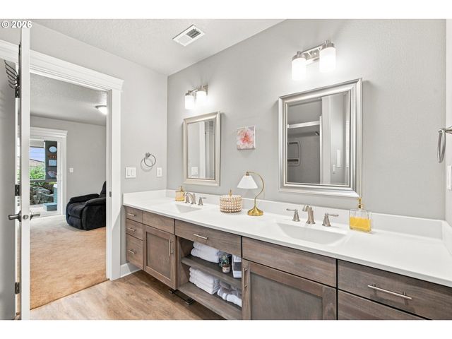 142 Nw CANYON CREEK Dr, Mc Minnville, OR 97128