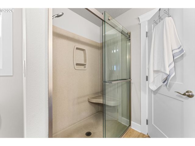 142 Nw CANYON CREEK Dr, Mc Minnville, OR 97128