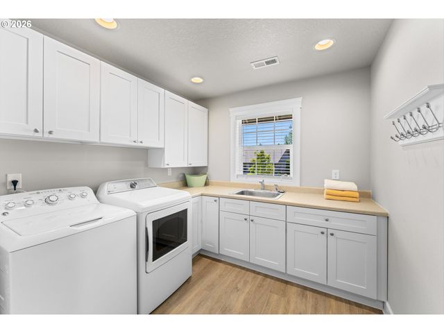 142 Nw CANYON CREEK Dr, Mc Minnville, OR 97128
