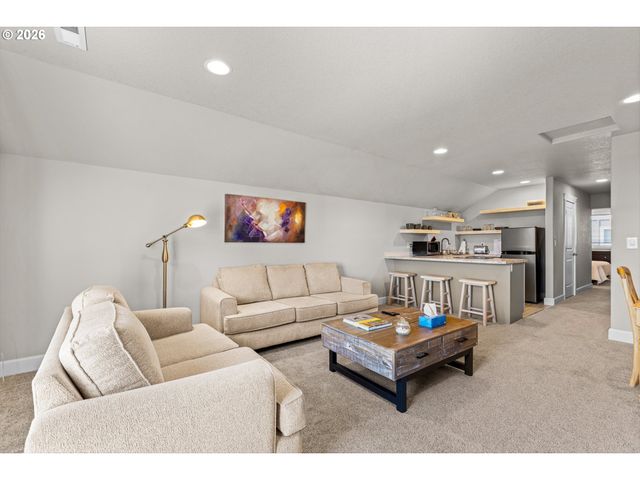 142 Nw CANYON CREEK Dr, Mc Minnville, OR 97128