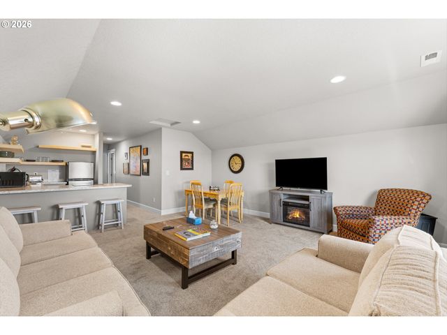 142 Nw CANYON CREEK Dr, Mc Minnville, OR 97128
