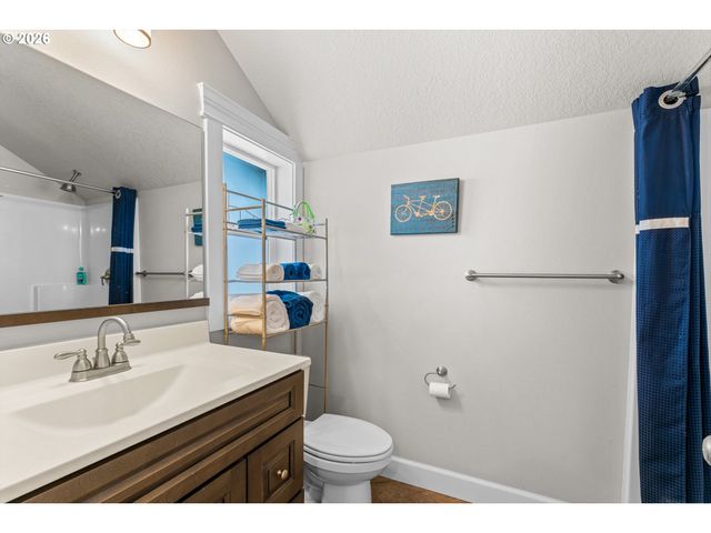 142 Nw CANYON CREEK Dr, Mc Minnville, OR 97128