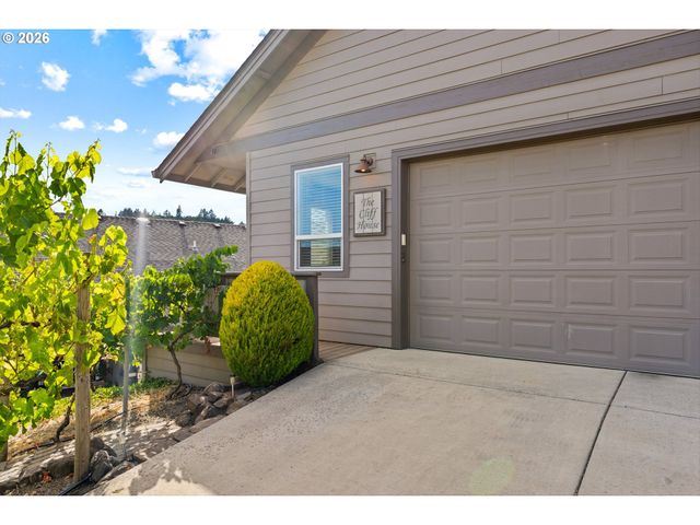 142 Nw CANYON CREEK Dr, Mc Minnville, OR 97128