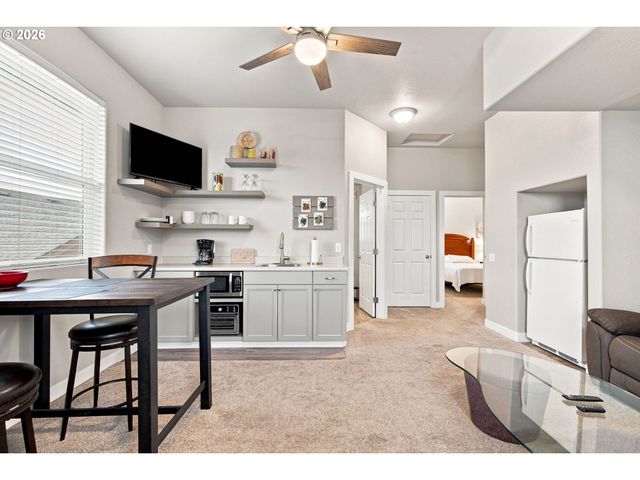 142 Nw CANYON CREEK Dr, Mc Minnville, OR 97128