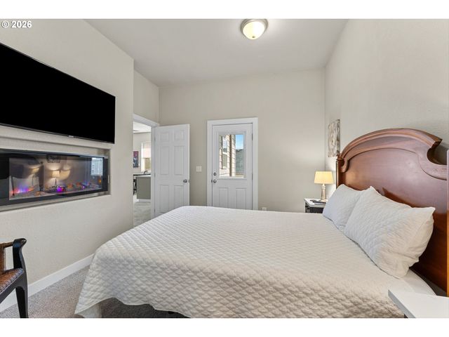 142 Nw CANYON CREEK Dr, Mc Minnville, OR 97128