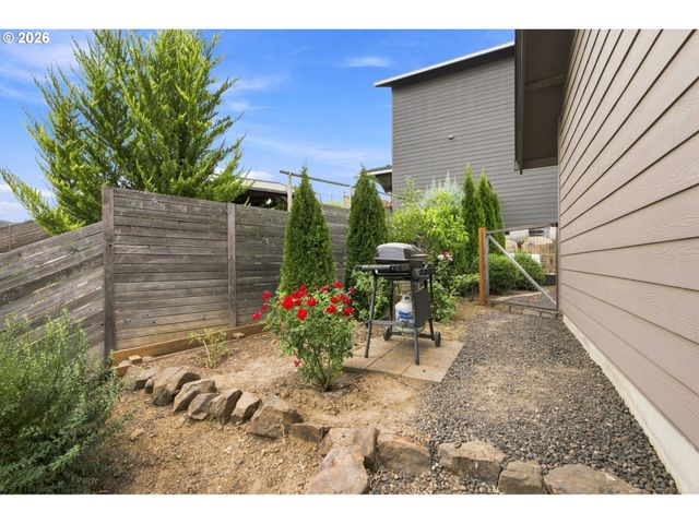 142 Nw CANYON CREEK Dr, Mc Minnville, OR 97128