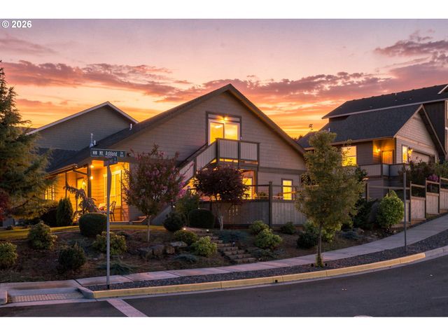 142 Nw CANYON CREEK Dr, Mc Minnville, OR 97128