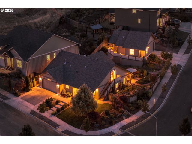 142 Nw CANYON CREEK Dr, Mc Minnville, OR 97128