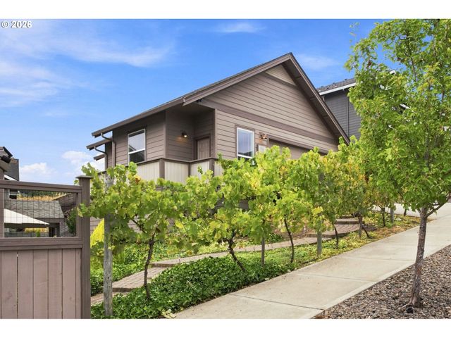 142 Nw CANYON CREEK Dr, Mc Minnville, OR 97128