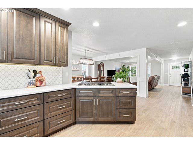 142 Nw CANYON CREEK Dr, Mc Minnville, OR 97128