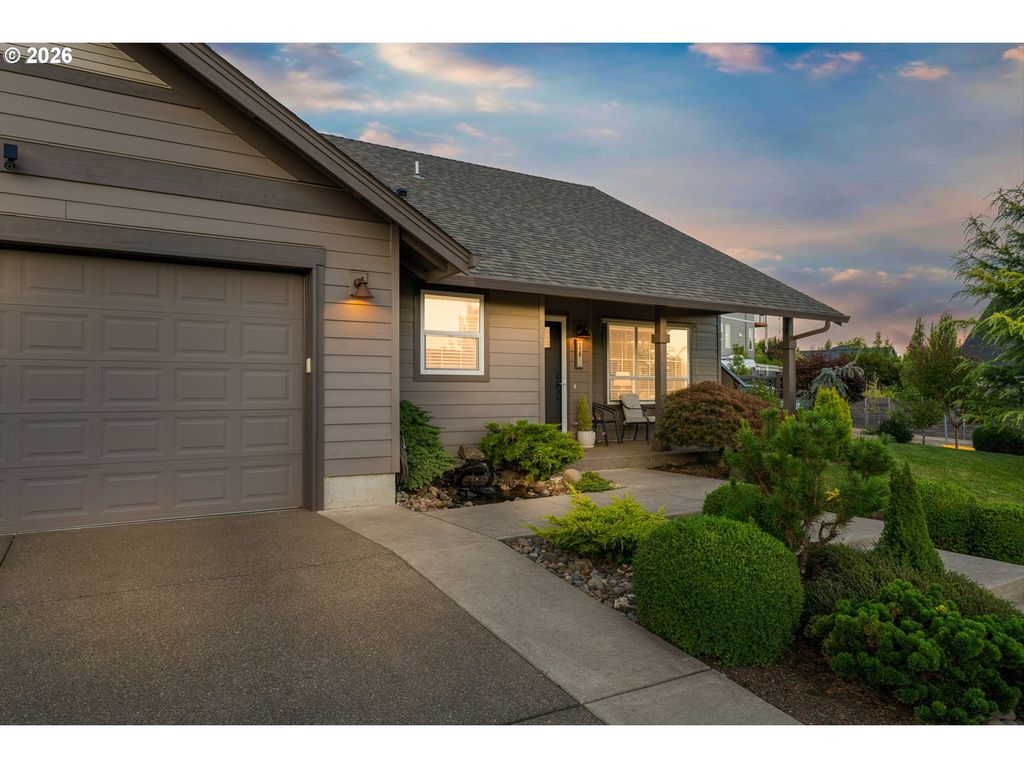 Image 1 of property listing at 142 Nw CANYON CREEK Dr, Mc Minnville, OR 97128