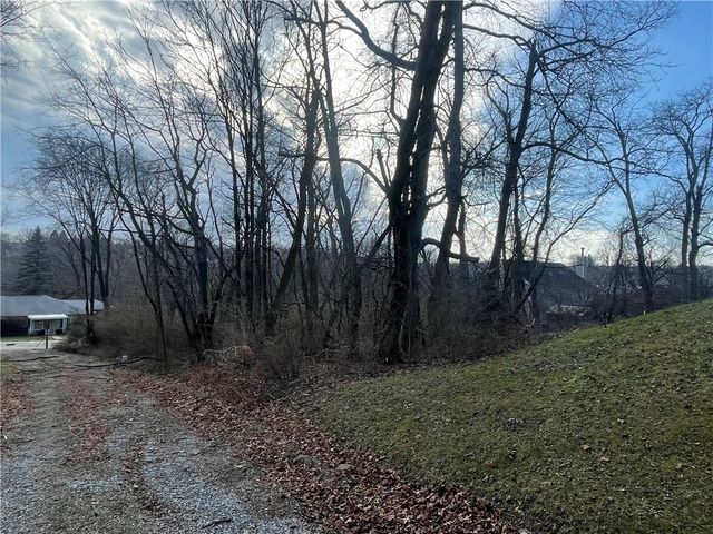 863 Dunster St, Brookline, PA 15226