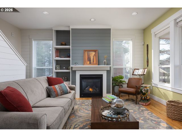 2160 Sw COAST Ave, Lincoln City, OR 97367