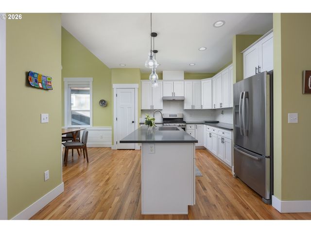 2160 Sw COAST Ave, Lincoln City, OR 97367