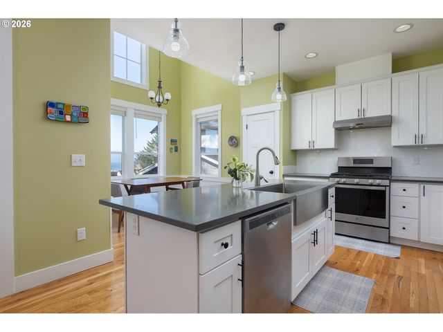 2160 Sw COAST Ave, Lincoln City, OR 97367