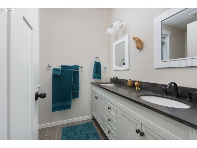 2160 Sw COAST Ave, Lincoln City, OR 97367