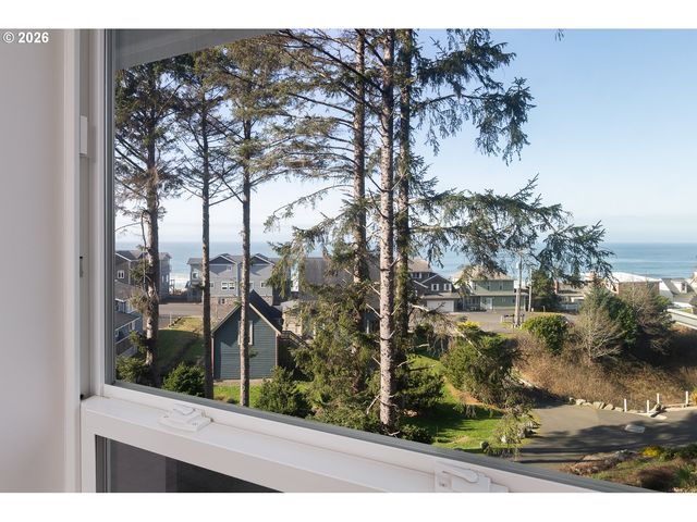 2160 Sw COAST Ave, Lincoln City, OR 97367