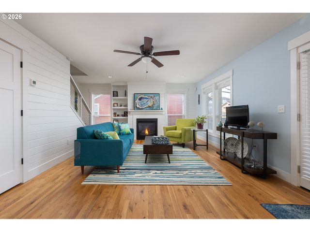 2160 Sw COAST Ave, Lincoln City, OR 97367