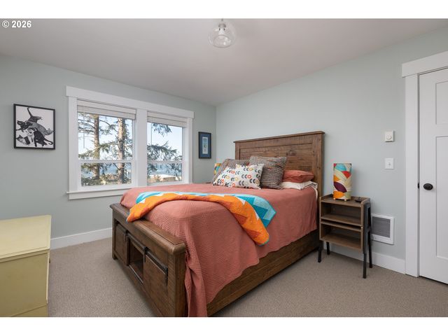 2160 Sw COAST Ave, Lincoln City, OR 97367