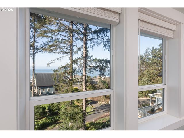 2160 Sw COAST Ave, Lincoln City, OR 97367