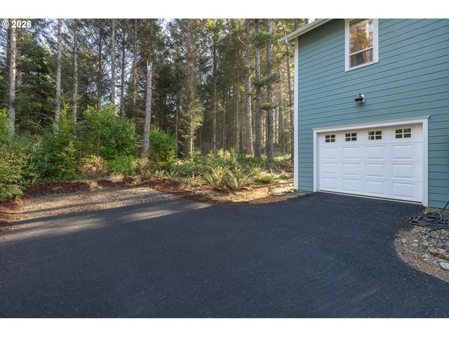 2160 Sw COAST Ave, Lincoln City, OR 97367