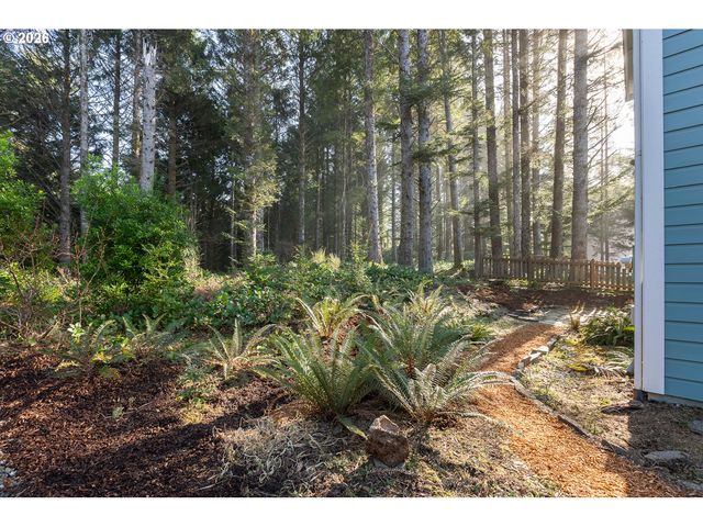 2160 Sw COAST Ave, Lincoln City, OR 97367