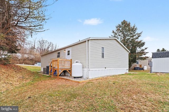 8 KIMBERLY AVE, New Providence, PA 17560