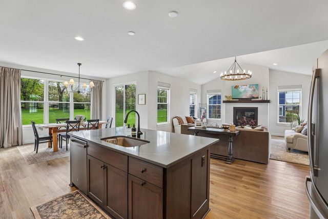 6668 Royal View DRIVE, De Forest, WI 53532