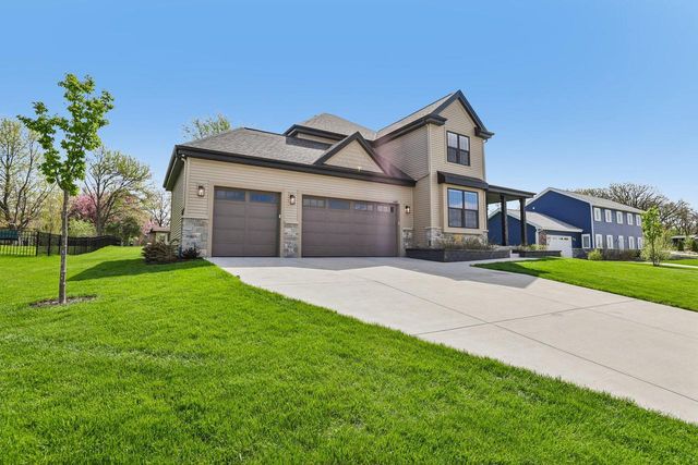 6668 Royal View DRIVE, De Forest, WI 53532