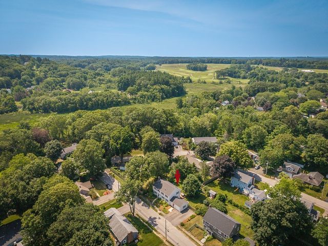 31 Orchard Rd, Hamilton, MA 01982