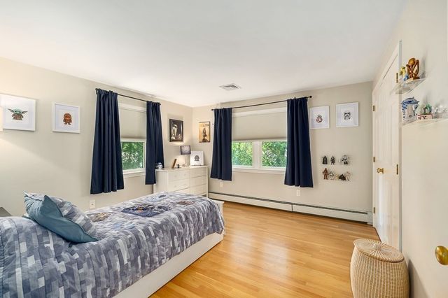 31 Orchard Rd, Hamilton, MA 01982