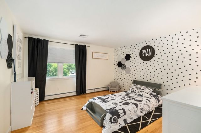 31 Orchard Rd, Hamilton, MA 01982