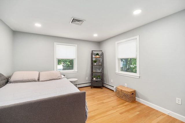 31 Orchard Rd, Hamilton, MA 01982