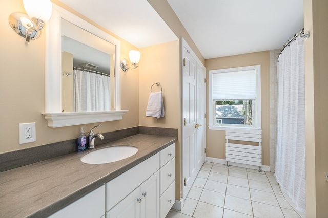 31 Orchard Rd, Hamilton, MA 01982