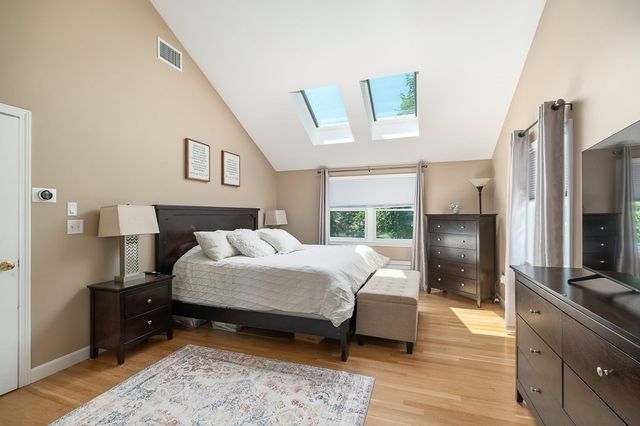 31 Orchard Rd, Hamilton, MA 01982