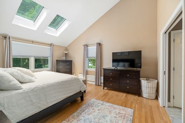31 Orchard Rd, Hamilton, MA 01982