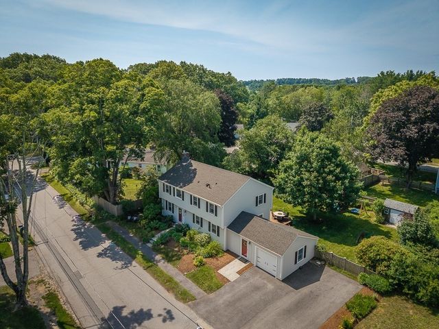 31 Orchard Rd, Hamilton, MA 01982
