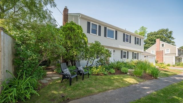 31 Orchard Rd, Hamilton, MA 01982