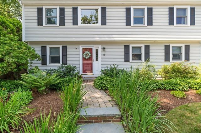 31 Orchard Rd, Hamilton, MA 01982