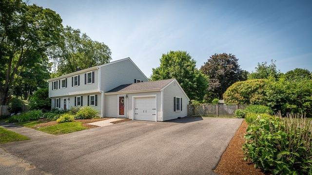 31 Orchard Rd, Hamilton, MA 01982