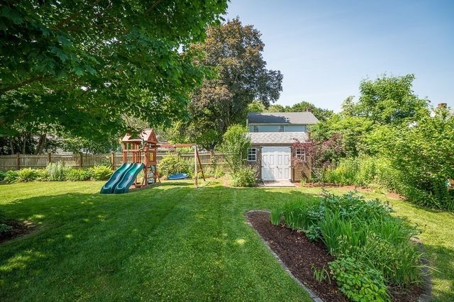 31 Orchard Rd, Hamilton, MA 01982