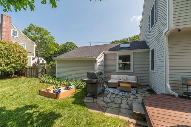 31 Orchard Rd, Hamilton, MA 01982
