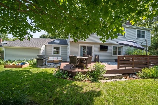 31 Orchard Rd, Hamilton, MA 01982