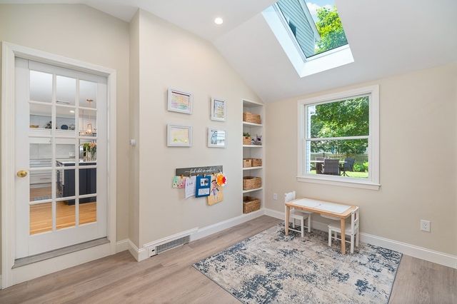 31 Orchard Rd, Hamilton, MA 01982