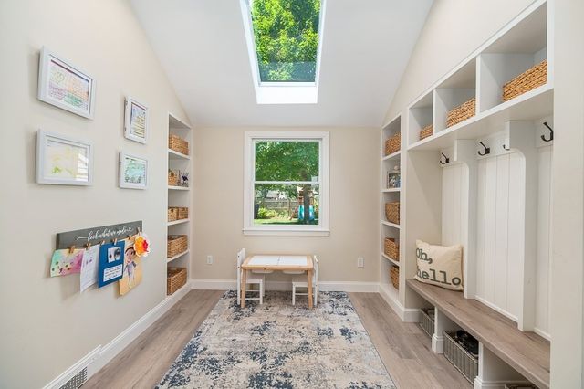 31 Orchard Rd, Hamilton, MA 01982
