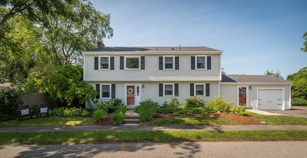 31 Orchard Rd, Hamilton, MA 01982